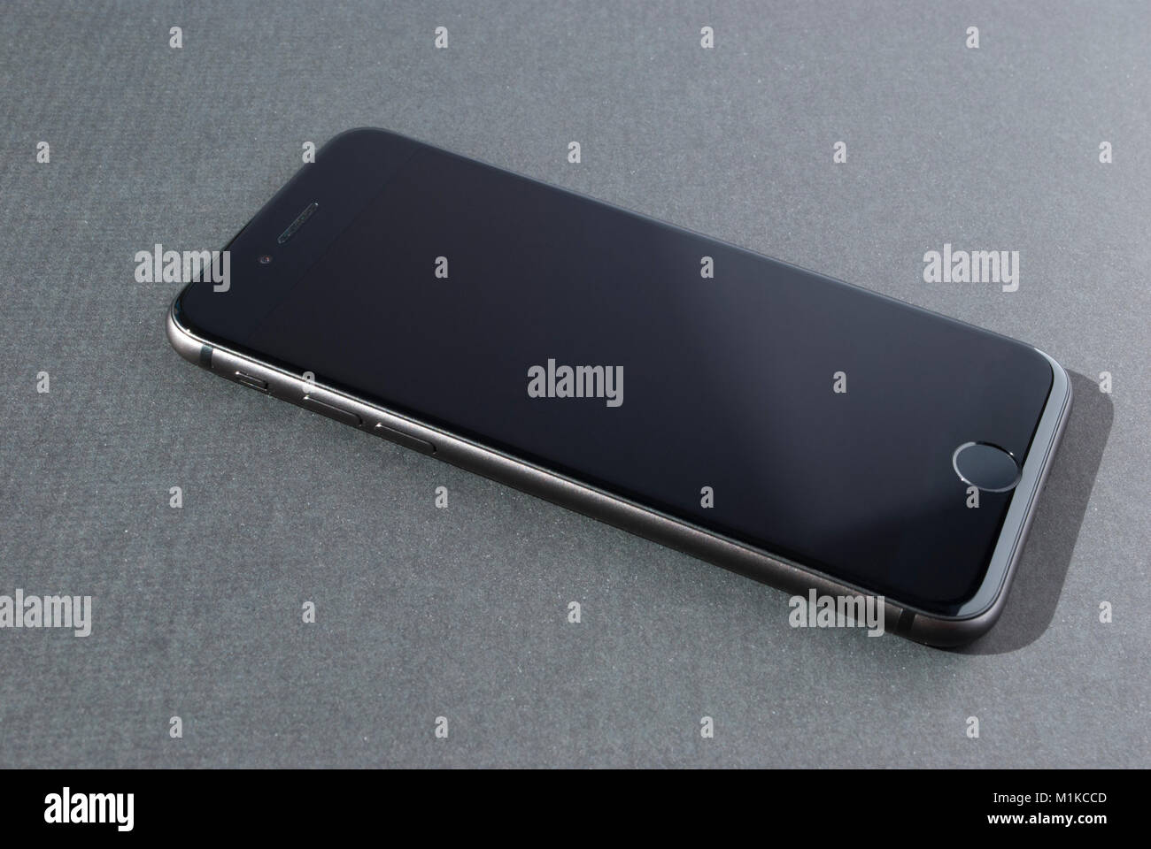 Nouveau smart phone isolated Banque D'Images