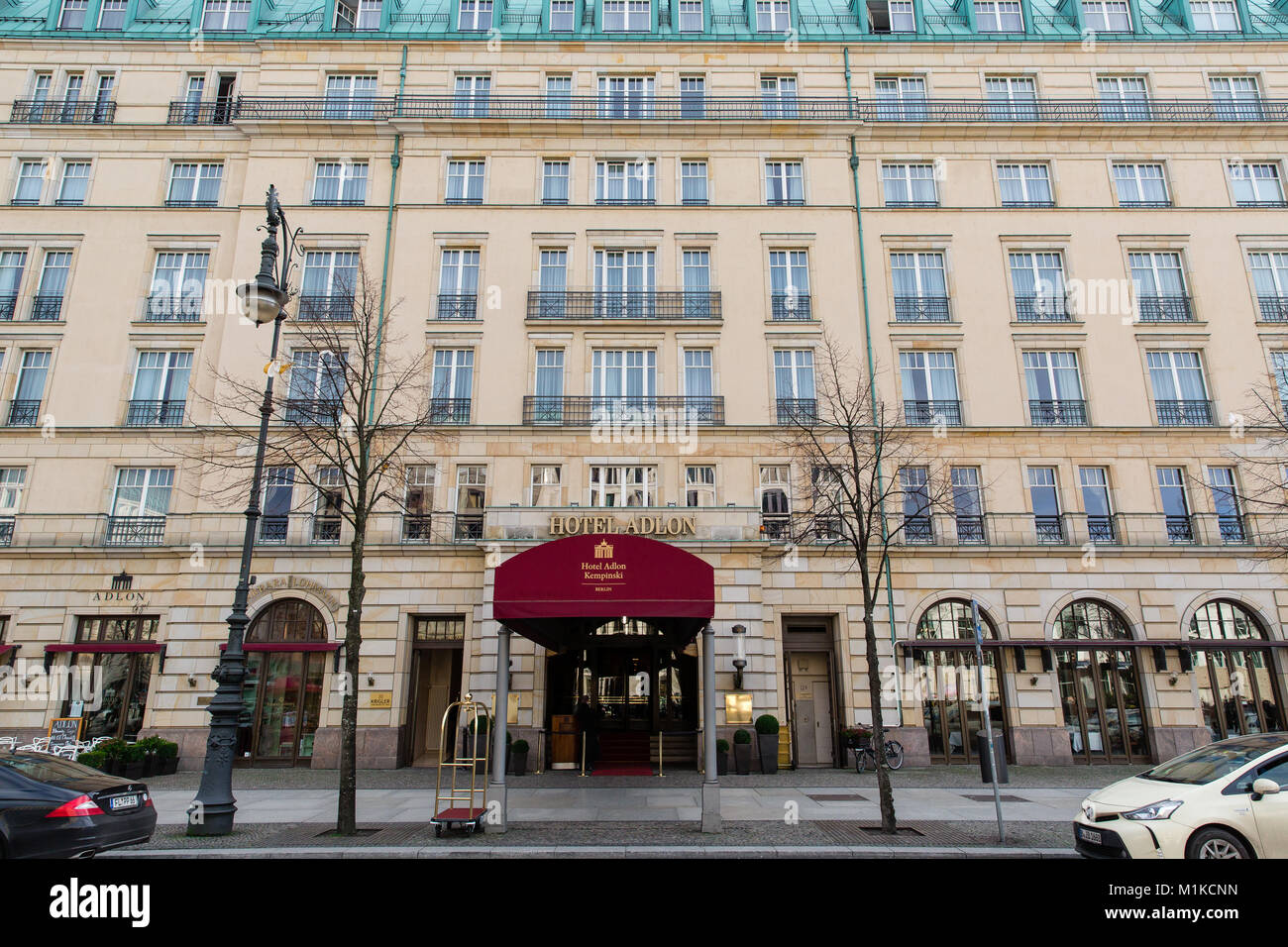 Entrée principale de l'hôtel Adlon Kempinski, Berlin, Allemagne Banque D'Images