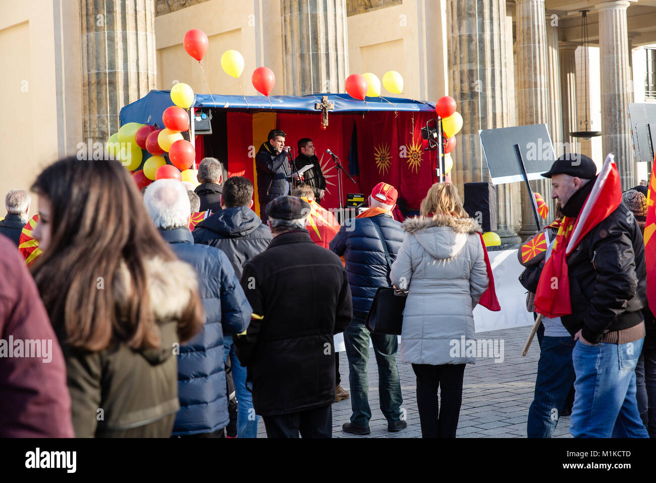 Macédoniens vivant à Berlin l'organisation d'une manifestation pacifique de manifester sa désapprobation de la politique du gouvernement macédonien et appelant à l'unité de la nation Banque D'Images