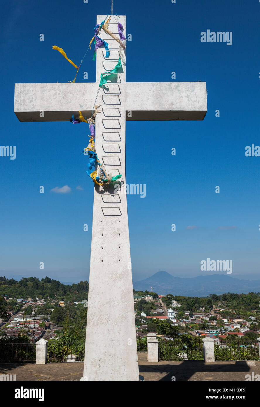 Croix sur la colline à Concepcion de Ataco. Ataco, Ahuachapan, El Salvador. Banque D'Images