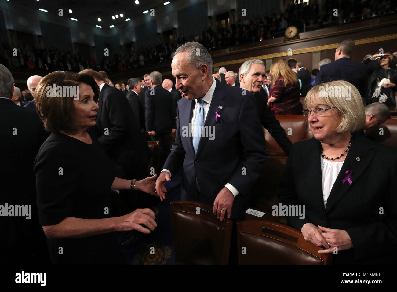 30 janvier 2018 - Washington, District of Columbia, United States of America - WASHINGTON, DC - 30 janvier : (L-R) Le juge en chef de la Cour suprême des États-Unis John G. Roberts, juge de la Cour suprême des États-Unis Stephen G. Breyer, juge de la Cour suprême des États-Unis Elena Kagan, juge de la Cour suprême des États-Unis Neil M. Gorsuch pendant l'état de l'Union dans la chambre de la Chambre des représentants des États-Unis le 30 janvier 2018 à Washington, DC. C'est le premier État de l'Union proposée par le président américain Donald Trump et sa deuxième session conjointe du Congrès à l'adresse. Credit : Win Mc Banque D'Images