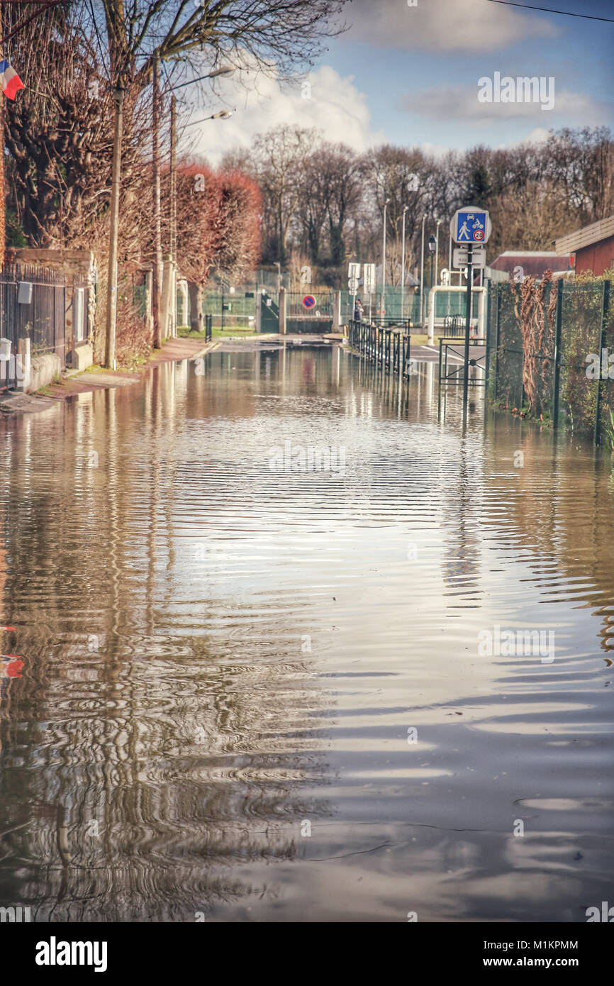 Sandrine Huet Le Pictorium La Seine Inondation Janvier 2018 26 01 2018 France Ile De France Region Soisy Sur Seine Village De Soisy Sur Seine Essonne L Eau De La