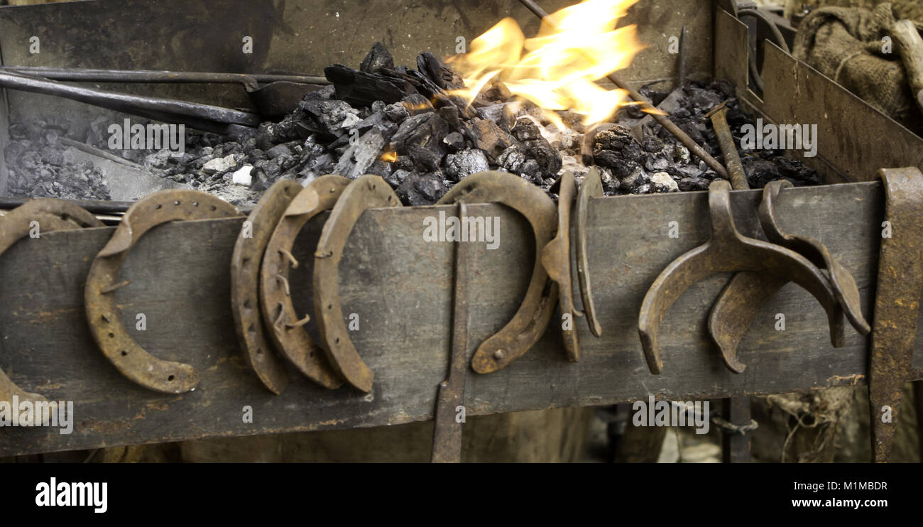 Le feu à l'époque médiévale, de décrochage de l'industrie ancienne forge Banque D'Images