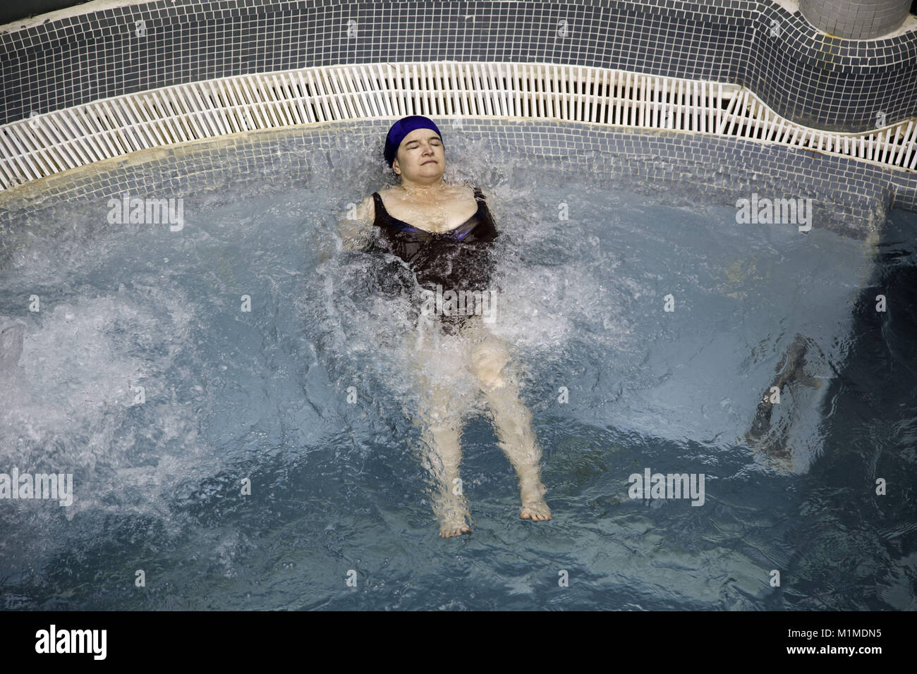 Jacuzzi avec piscine à spa, détente et santé, sport Banque D'Images