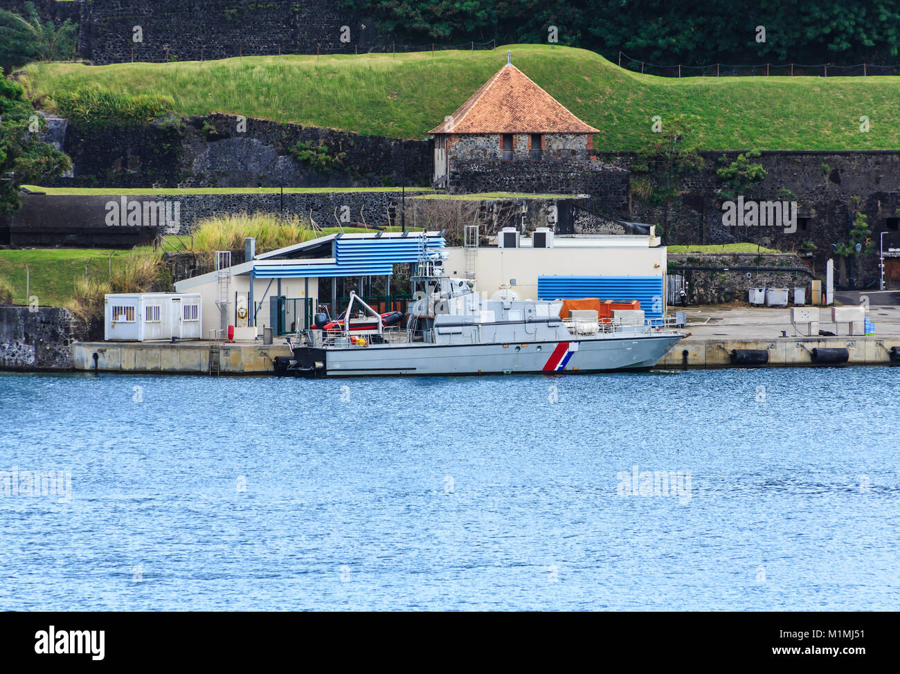 Bateau à quai industriel Banque D'Images