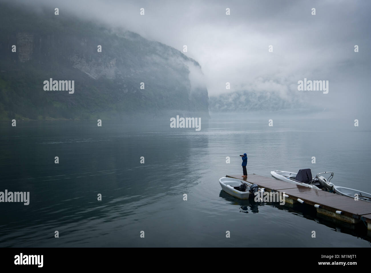 L'homme prend une photo,fjord de Geiranger, More og Romsdal, Norvège Banque D'Images