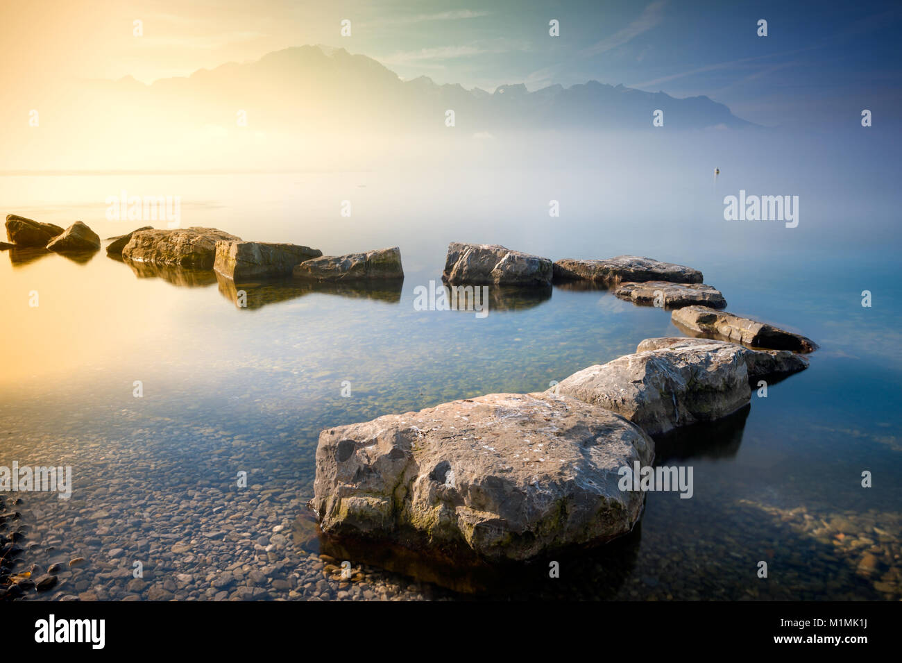 Rochers au lac Léman, Montreux, Vaud, Suisse Banque D'Images