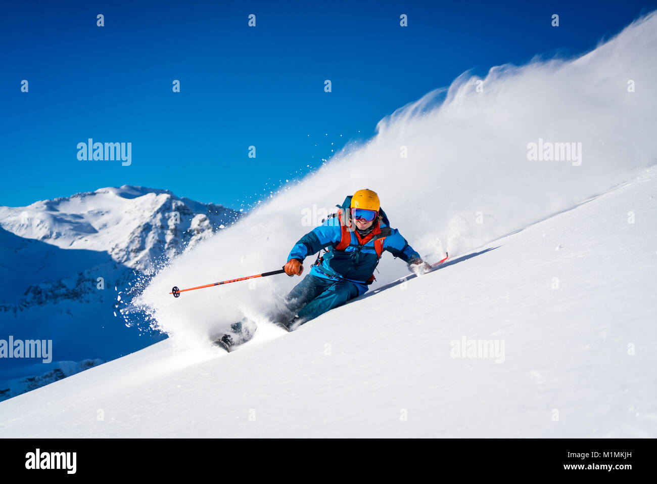 Homme Ski dans les Alpes autrichiennes, Salzburg, Autriche,Sportgastein Banque D'Images