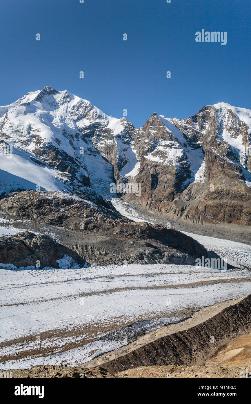 Le Bernina des pics de montagne et le glacier de Diavolezza, près de Saint-Moritz, en Suisse, l'Europe. Banque D'Images