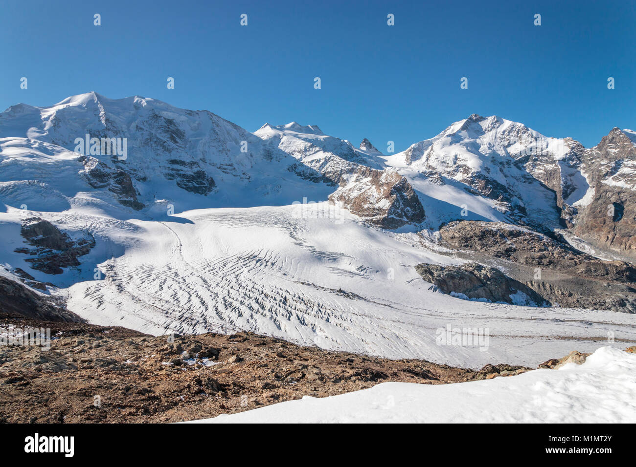 Le Bernina des pics de montagne et le glacier de Diavolezza, près de Saint-Moritz, en Suisse, l'Europe. Banque D'Images