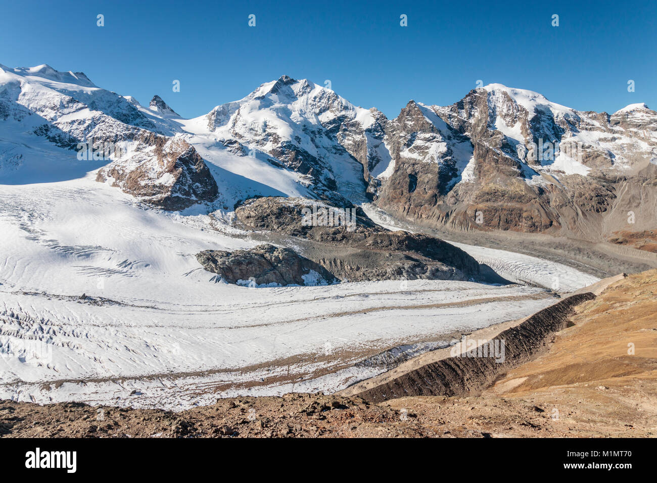 Le Bernina des pics de montagne et le glacier de Diavolezza, près de Saint-Moritz, en Suisse, l'Europe. Banque D'Images