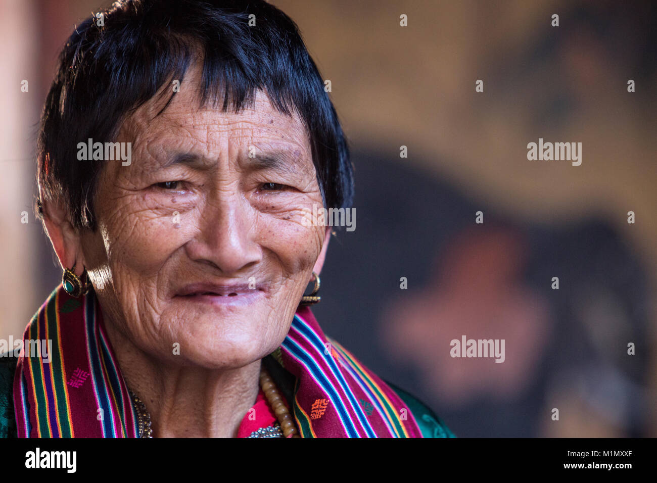Jambay Lhakhang, Bumthang, Bhoutan. Femme bhoutanais. Banque D'Images