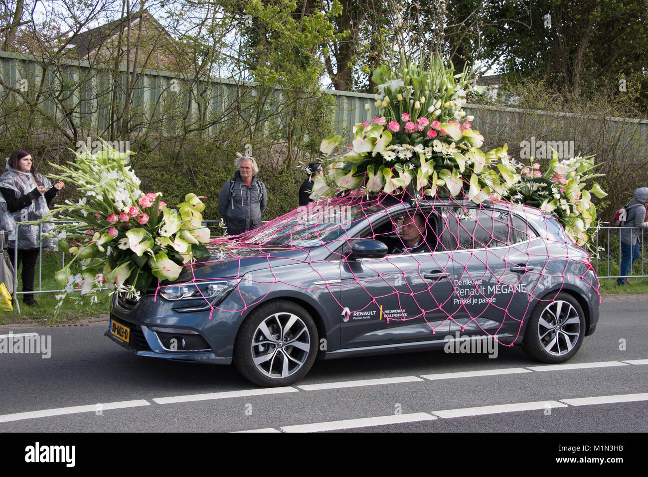 La parade des fleurs annuel impliquant vingt grands flotteurs plus 30 véhicules de plus petite taille, décorées dans un mélange de couleurs à l'aide de tulipes fraîchement coupées et d'autres de l'IRSS Banque D'Images