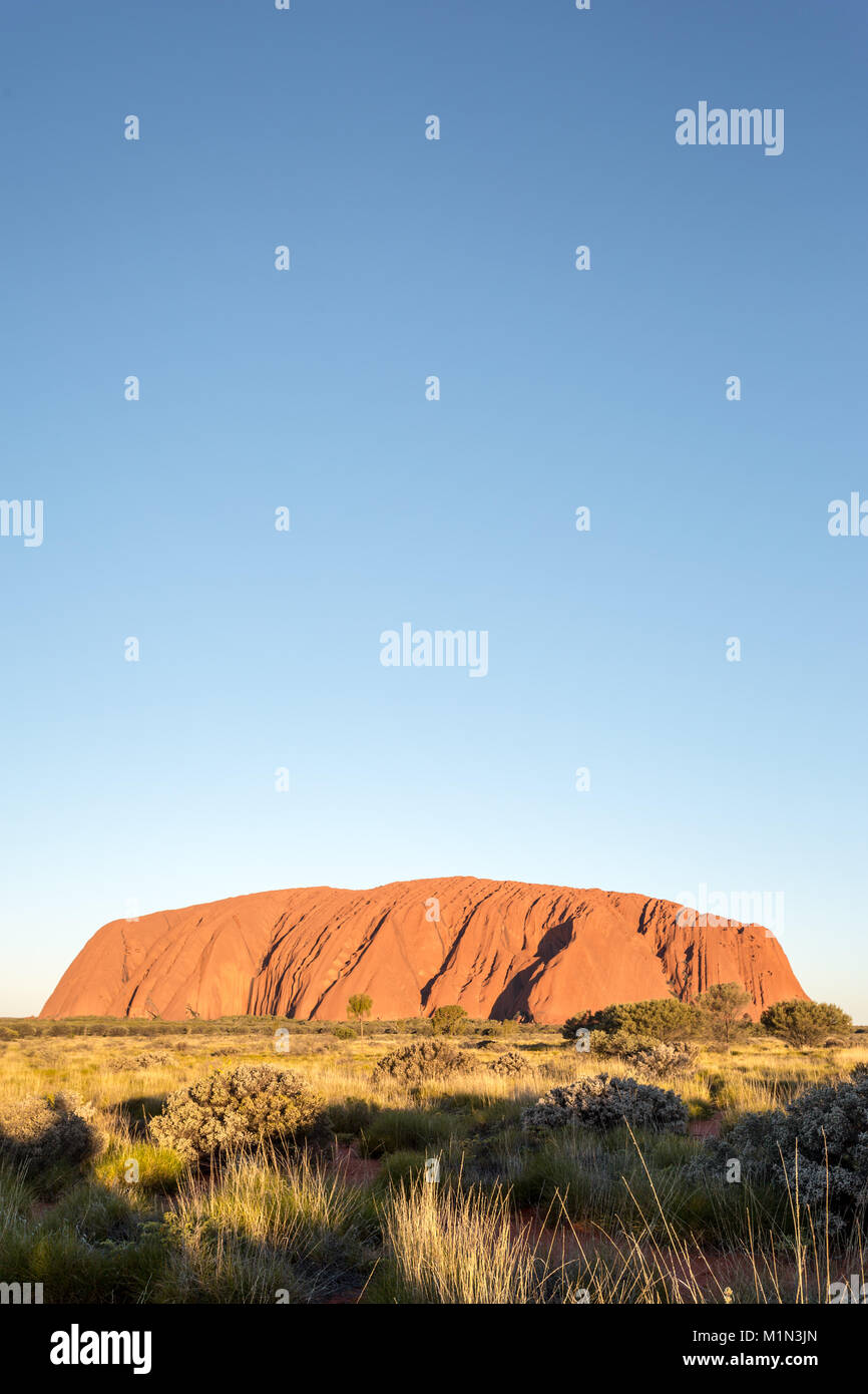 Uluru, Centre Rouge, la grande Outback. Territoire du Nord, Australie Banque D'Images