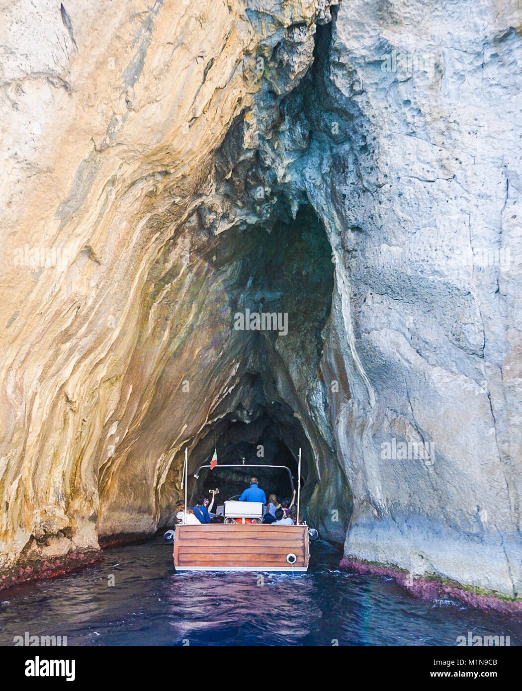La grotte de corail sur la côte de l'île de Capri, Italie. Banque D'Images