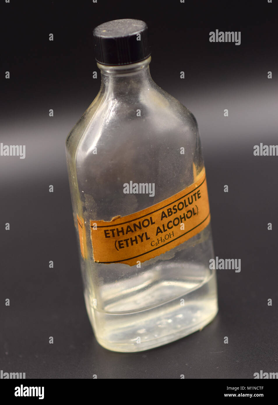 Ethyl alcohol Banque de photographies et d'images à haute résolution - Alamy