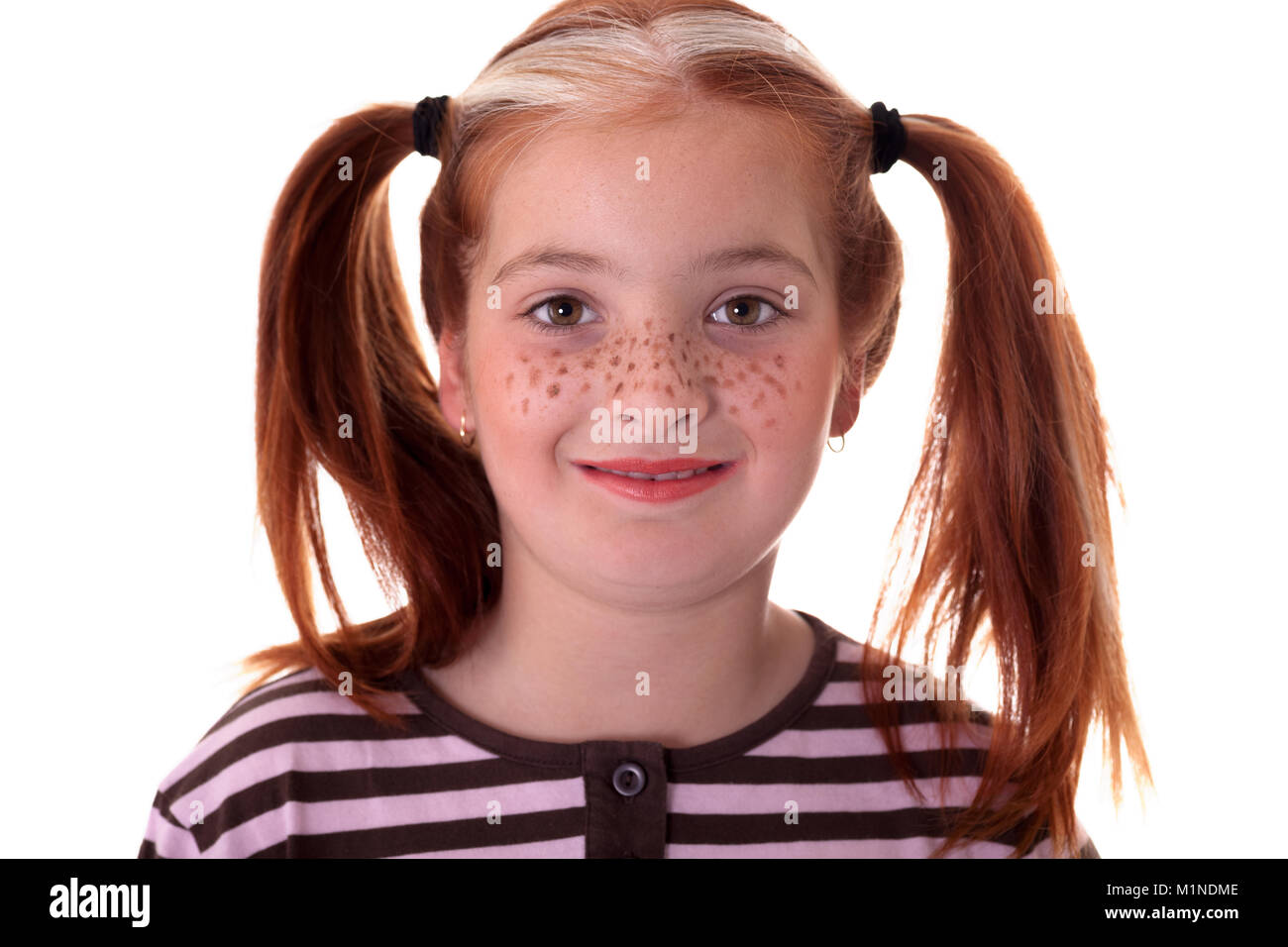 Portrait De Petite Fille Rousse Avec Des Taches De Rousseur Studio Shot Photo Stock Alamy Portrait De Petite Fille Rousse Avec Des Taches De Rousseur Studio Shot Photo Stock Alamy