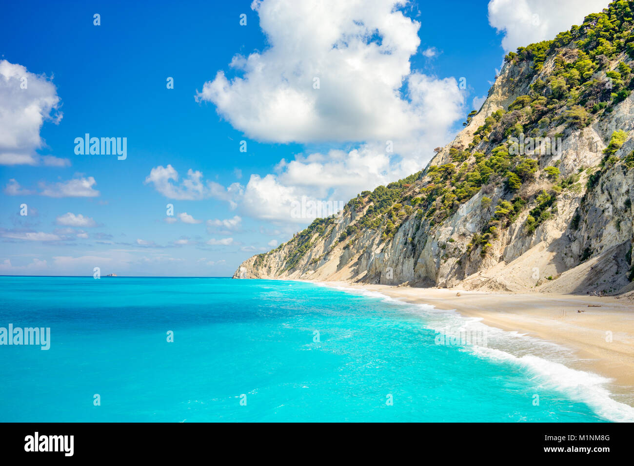 Plage de l'île de Lefkada, Egremni, Grèce. Grande et longue plage aux eaux turquoises de l'île de Lefkada en Grèce Banque D'Images