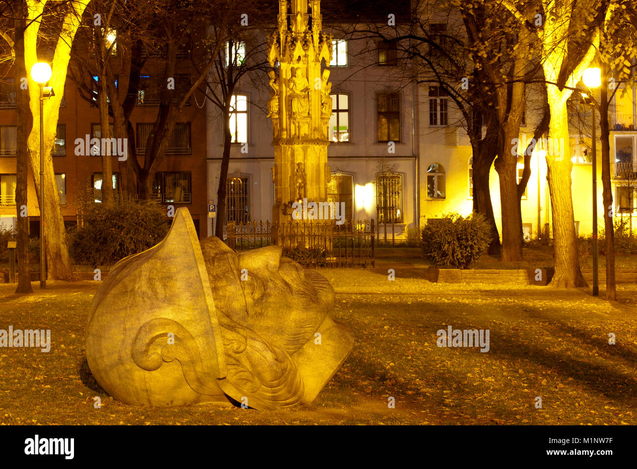 Allemagne, Cologne, chef de la sainte Saint Gereon au petit Gereonsdriesch parc près de l'église romane Saint Gereon, sculpture par Iskender Yediler ma Banque D'Images
