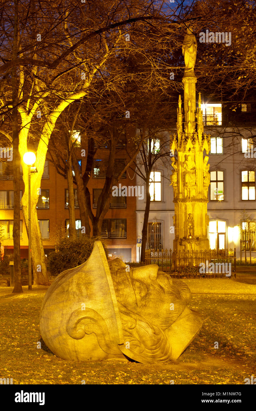 Allemagne, Cologne, chef de la sainte Saint Gereon au petit Gereonsdriesch parc près de l'église romane Saint Gereon, sculpture par Iskender Yediler ma Banque D'Images