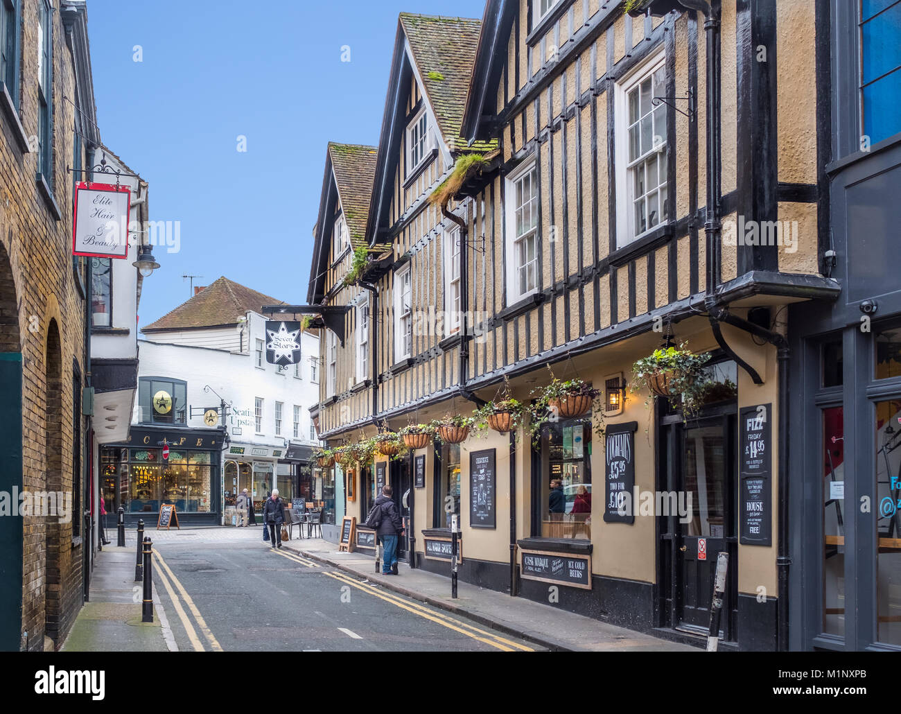 Canterbury, UK - 29 janv. 2018. La façade de style Tudor des sept étoiles restaurant à l'angle de la rue d'Orange et Sun Street dans le centre-ville historique Banque D'Images