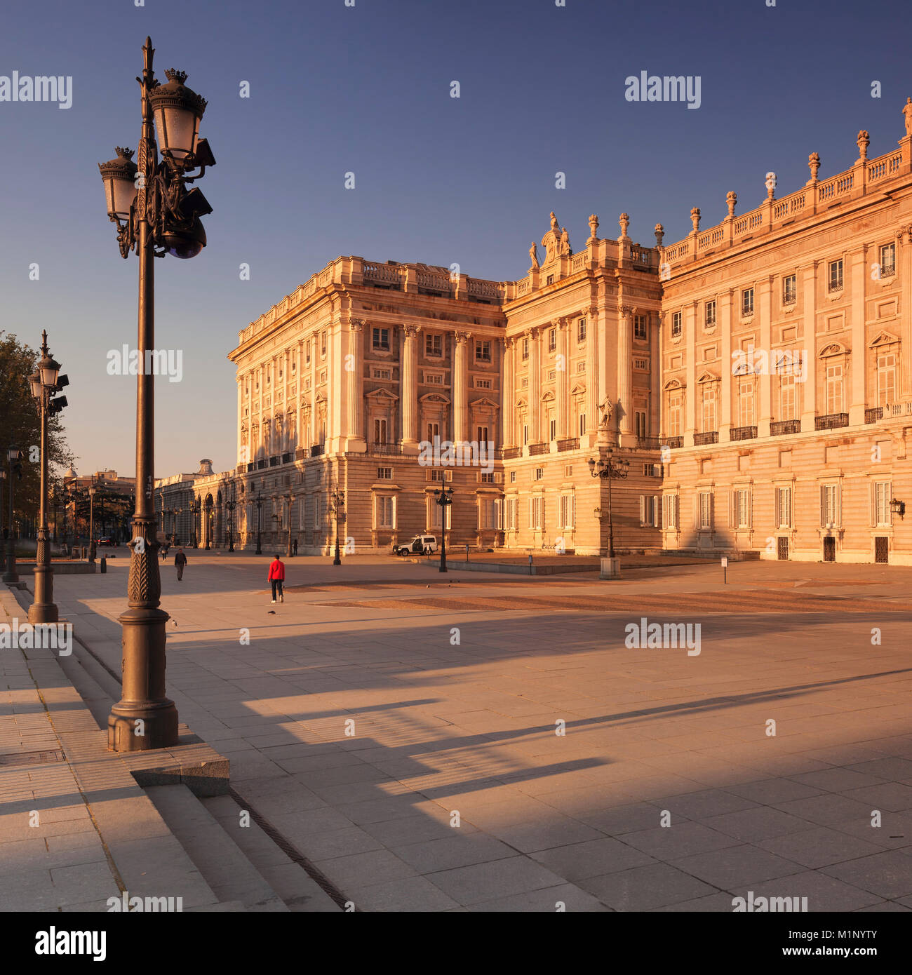 Palais Royal (Palacio Real) au lever du soleil, Madrid, Spain, Europe Banque D'Images