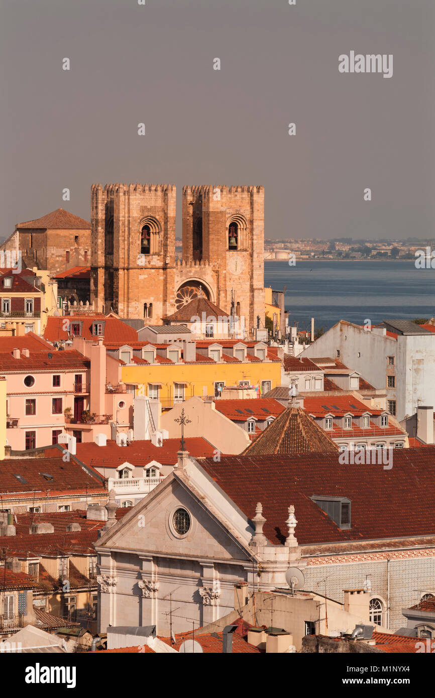 Cathédrale Se au coucher du soleil, de l'Alfama, Lisbonne, Portugal, Europe Banque D'Images