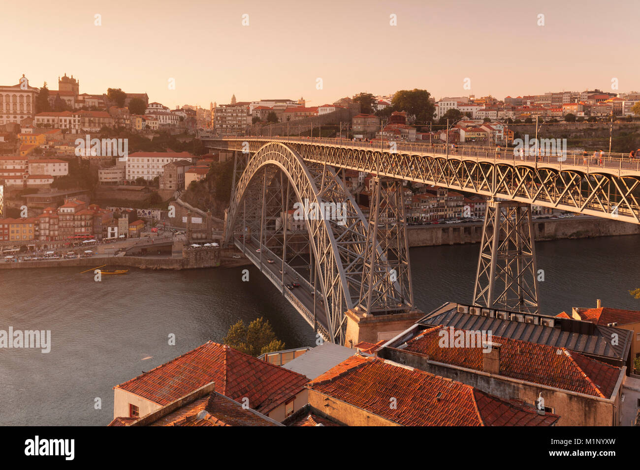 Ponte Dom Luis I Bridge, site du patrimoine mondial de l'UNESCO, le fleuve Douro, Porto (Porto), Portugal, Europe Banque D'Images