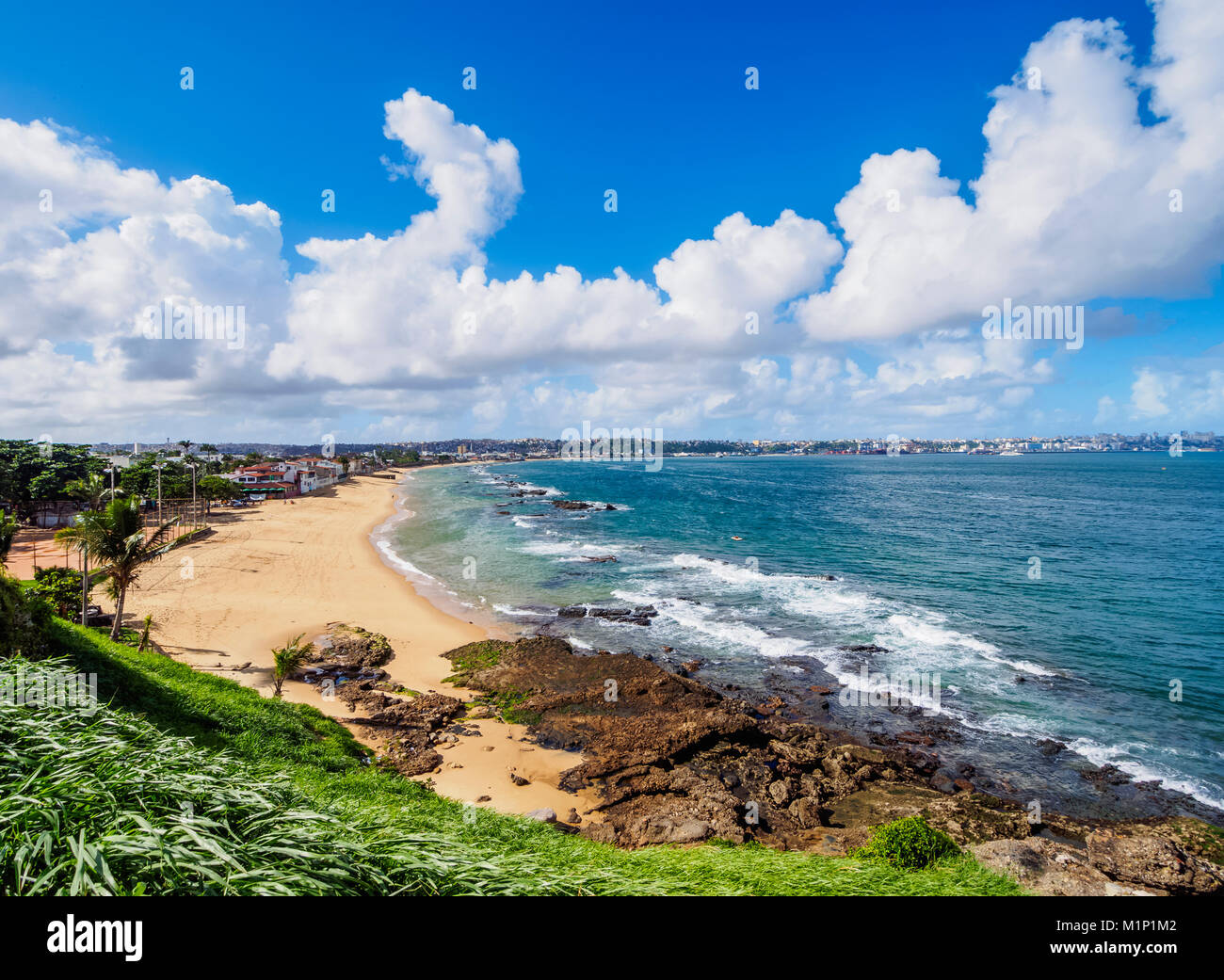 La plage de Boa Viagem, elevated view, Salvador, État de Bahia, Brésil, Amérique du Sud Banque D'Images