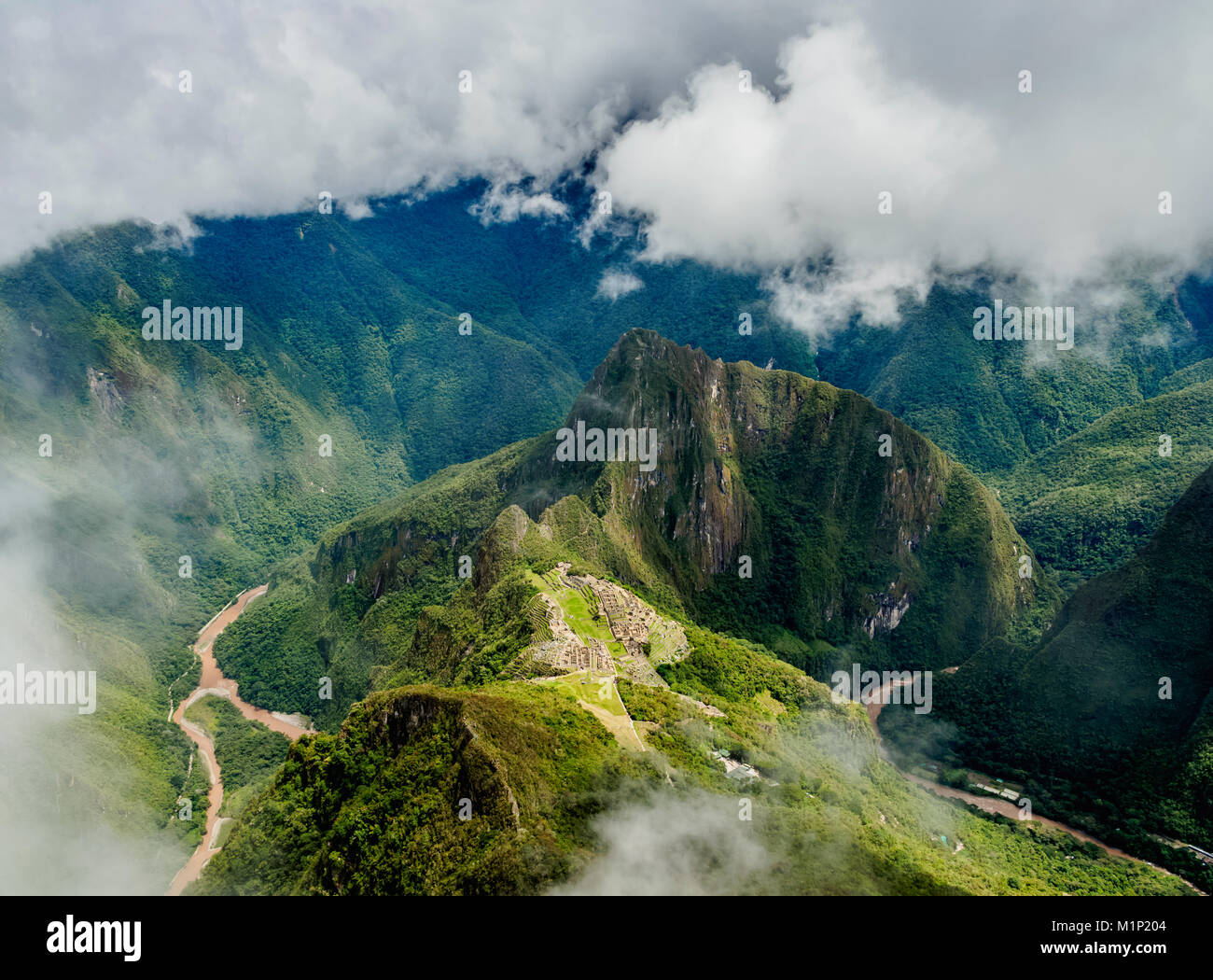 Ruines de Machu Picchu vu de la montagne de Machu Picchu, Site du patrimoine mondial de l'Unesco, région de Cuzco, Pérou, Amérique du Sud Banque D'Images