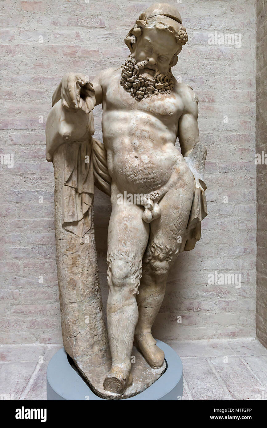Statue d'un vieux satyre, Copie romaine d'un original grec autour de 330 B.  C.,dans la Salle du Faune à l'glyptotheque,Munich Photo Stock - Alamy