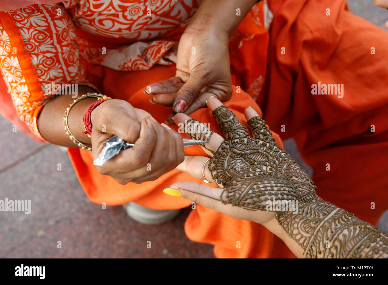 Le tatouage au henné à Delhi, Inde, Asie Banque D'Images