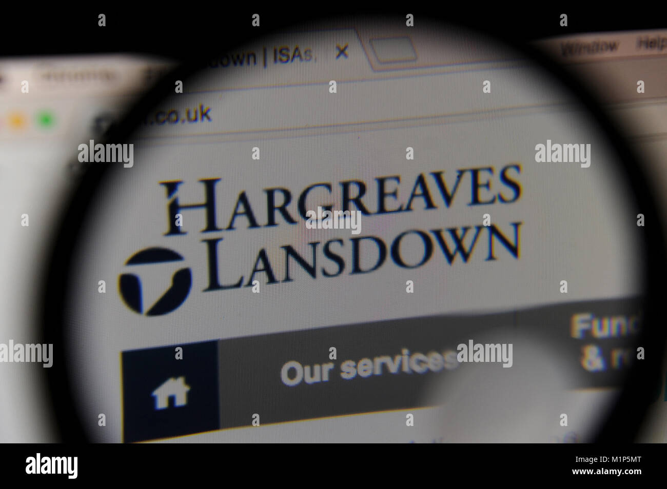 Hargreaves Lansdown vu le site web à travers une loupe Banque D'Images