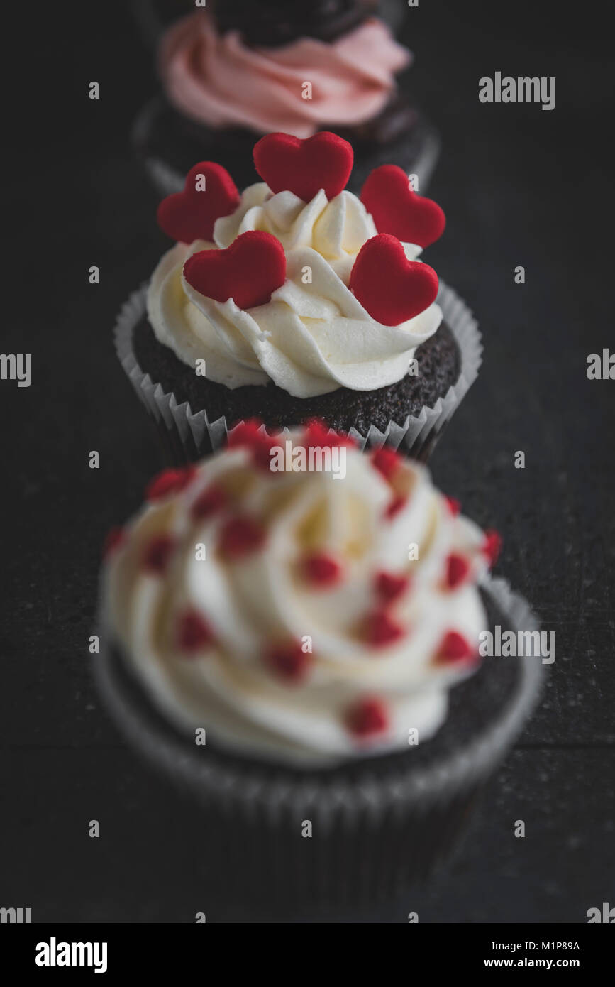 Coeur des formes sur les cup cakes,selective focus et concept de Jour de Valentines Banque D'Images