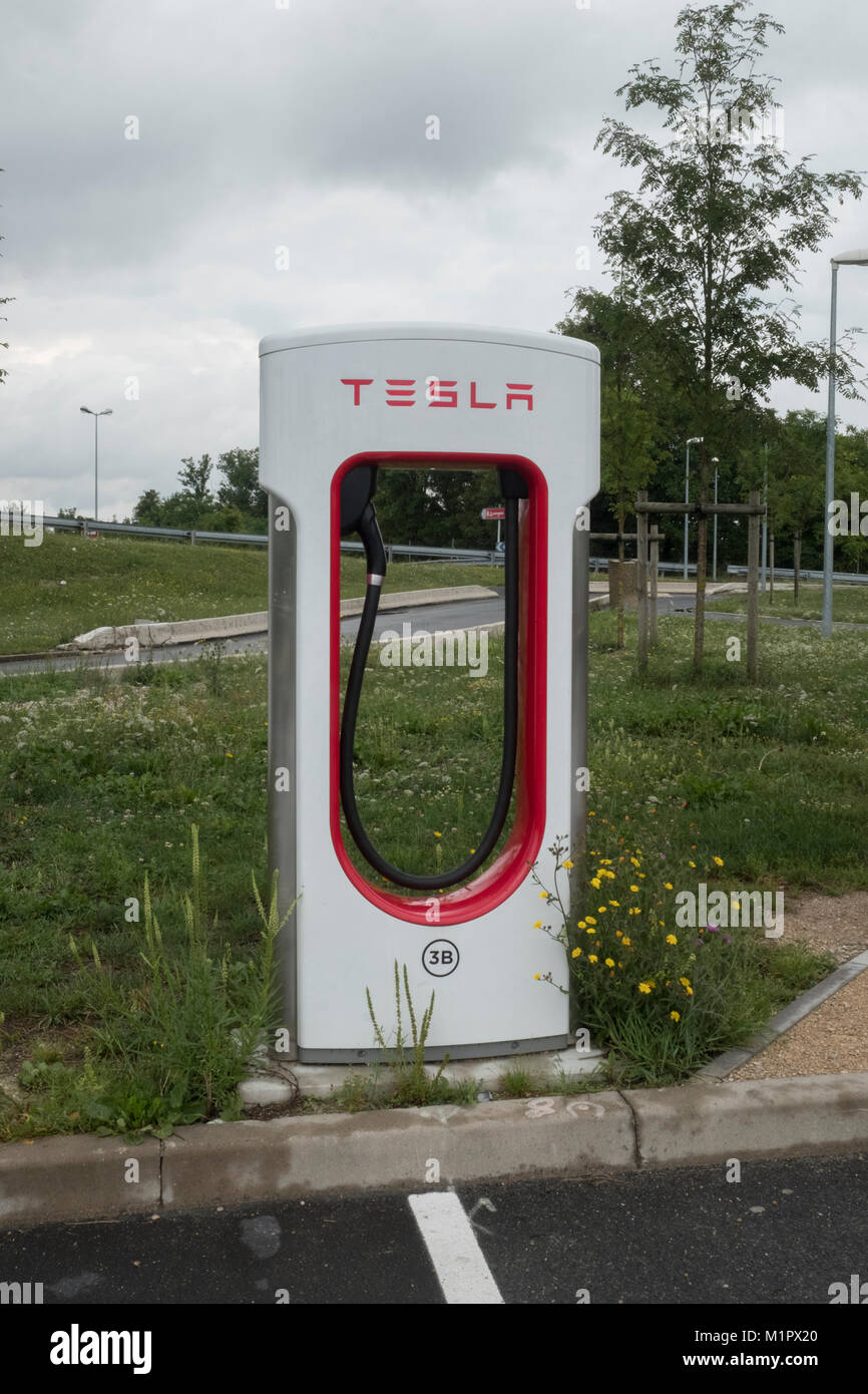 Station de charge pour Teslabilar, France. Banque D'Images