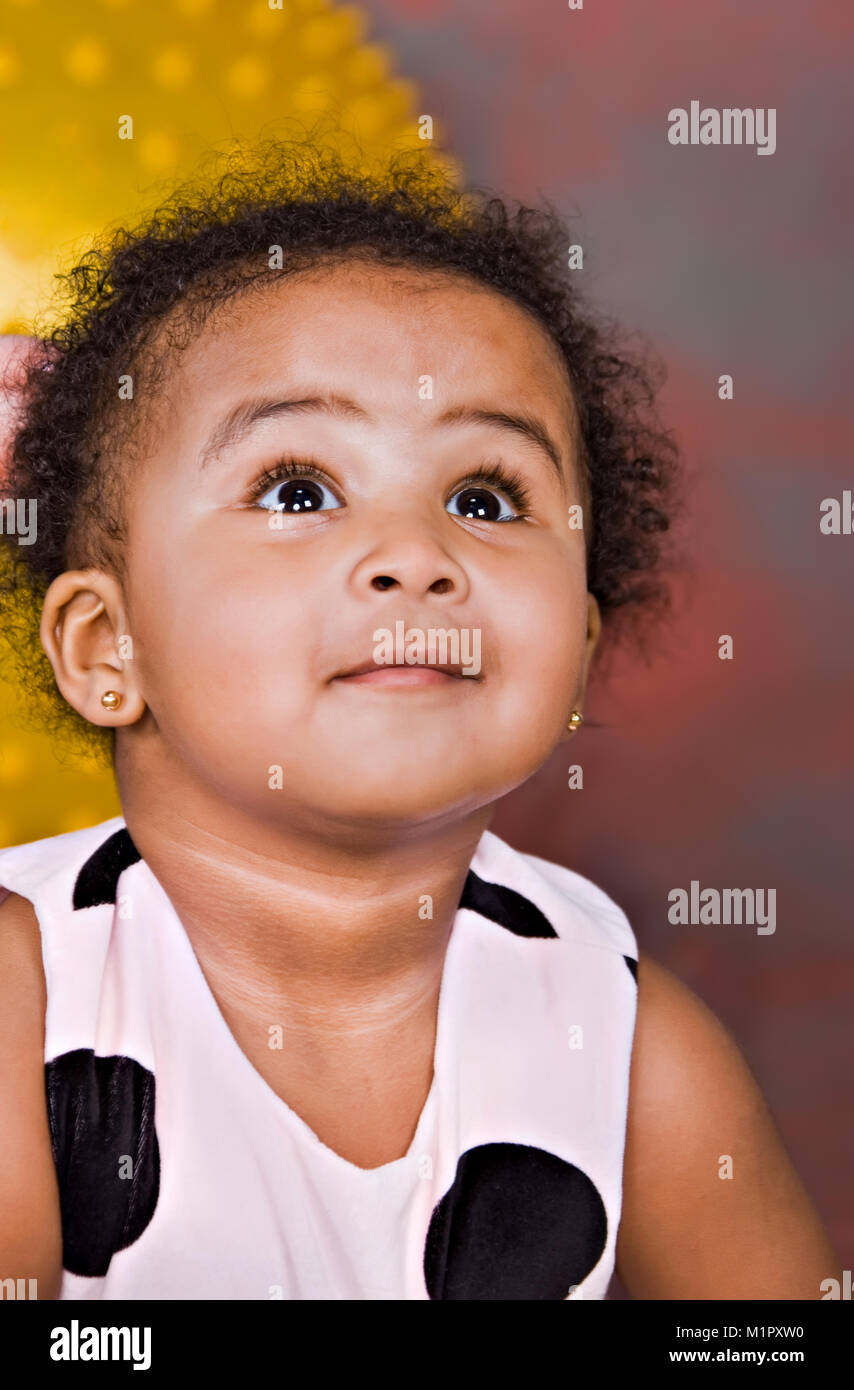 Enfant Mignon De L Afrique De L Est De L Arabe Descendant Photo Stock Alamy
