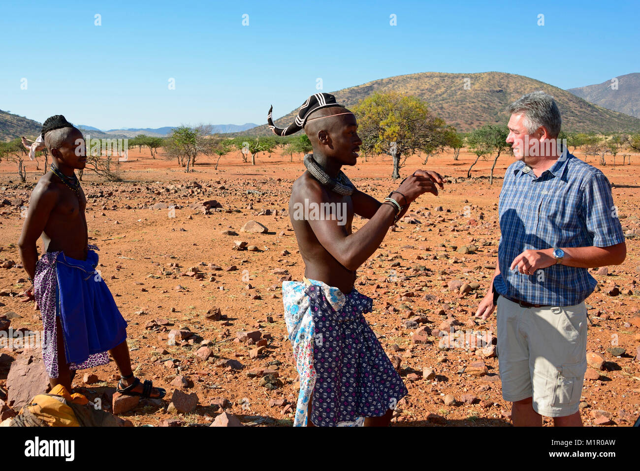 Les Himba, homme, hommes, touristiques, de la Namibie, Himba, Mann, Maenner, touristiques, Banque D'Images