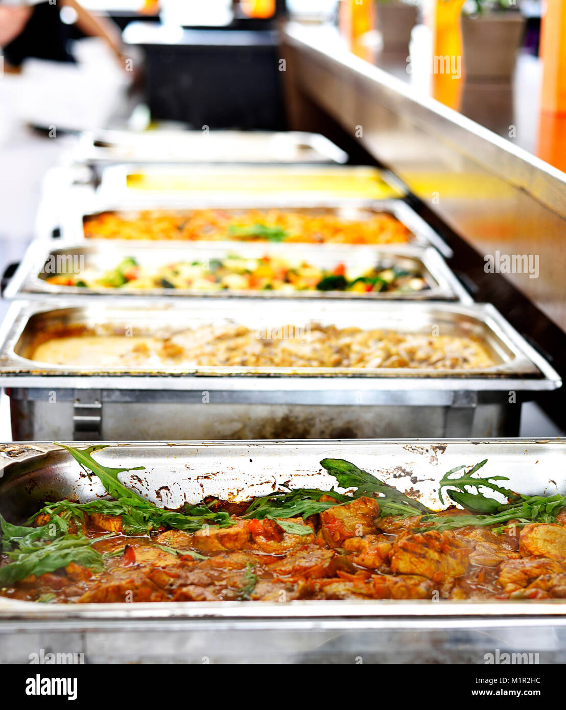 Scène de banquet ou buffet avec différents aliments ou repas. Dîner parti ou parti buffet, restaurant. Banque D'Images