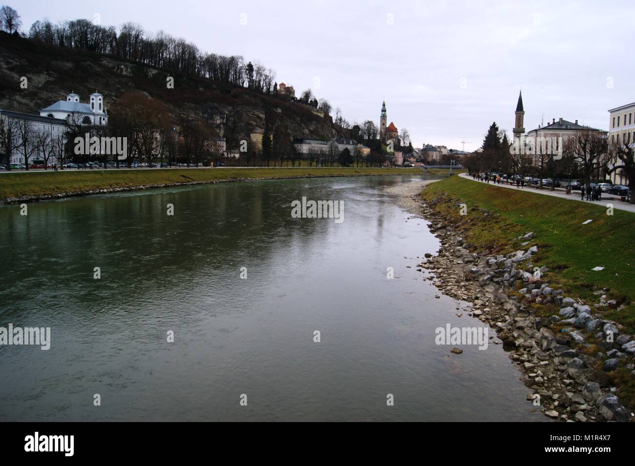 La rivière Salzach à Salzbourg, Autriche Banque D'Images La rivière Salzach à Salzbourg, Autriche Banque D'Images