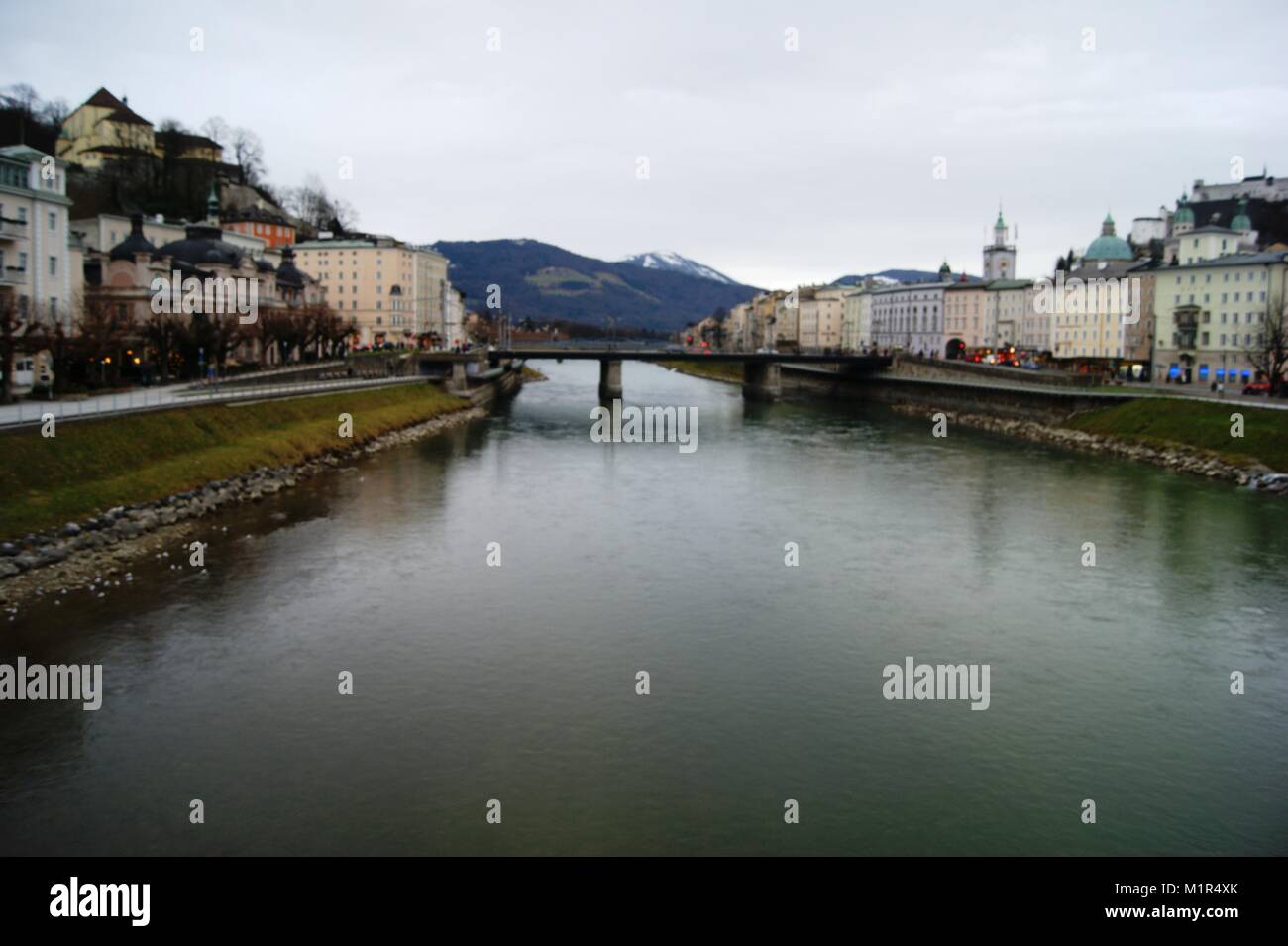 La rivière Salzach à Salzbourg, Autriche Banque D'Images La rivière Salzach à Salzbourg, Autriche Banque D'Images