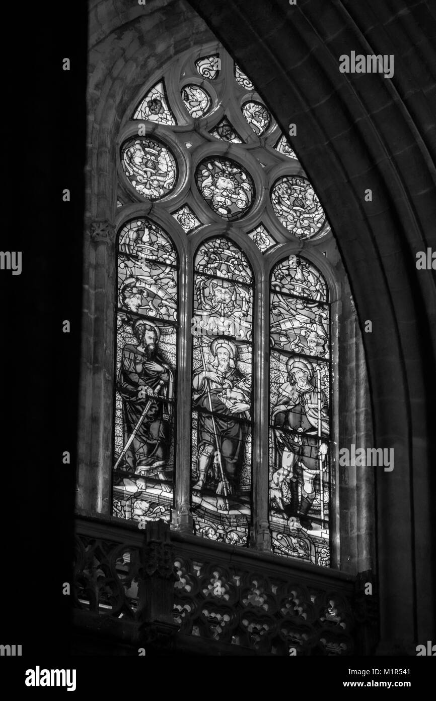 La fenêtre de l'église de Séville, Espagne en noir et blanc Banque D'Images