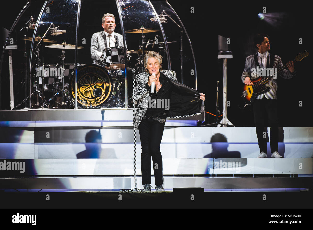 Milan, Italie, le 31 janvier 2018 : Le chanteur et auteur-compositeur de rock britannique Rod Stewart en live à Milan pour son seul concert italien Photo : Alessandro Bosio/Alamy Live News Banque D'Images
