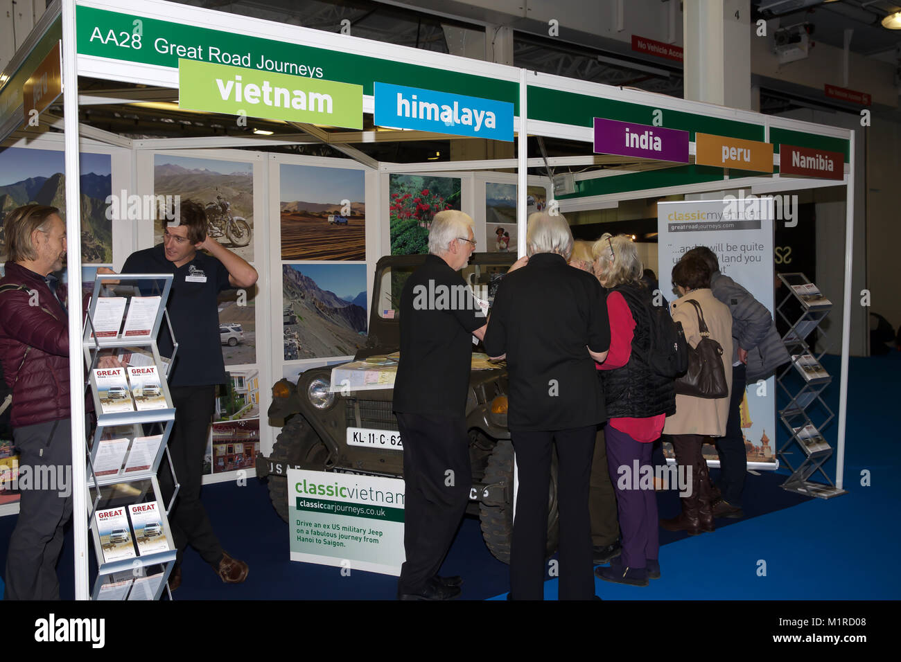 London,UK,1er février 2018, la Maison de vacances Destinations Billet d'exposition obtient en cours à l'Olympia de Londres. C'est the UK's biggest travel show avec plus de 75 offices de tourisme du monde entier, l'animation culturelle, saveurs du monde entier, les célébrités et plus à donner de l'information et de ses inspirations. Il continue jusqu'à dimanche 4 février©Keith Larby/Alamy Live News Banque D'Images