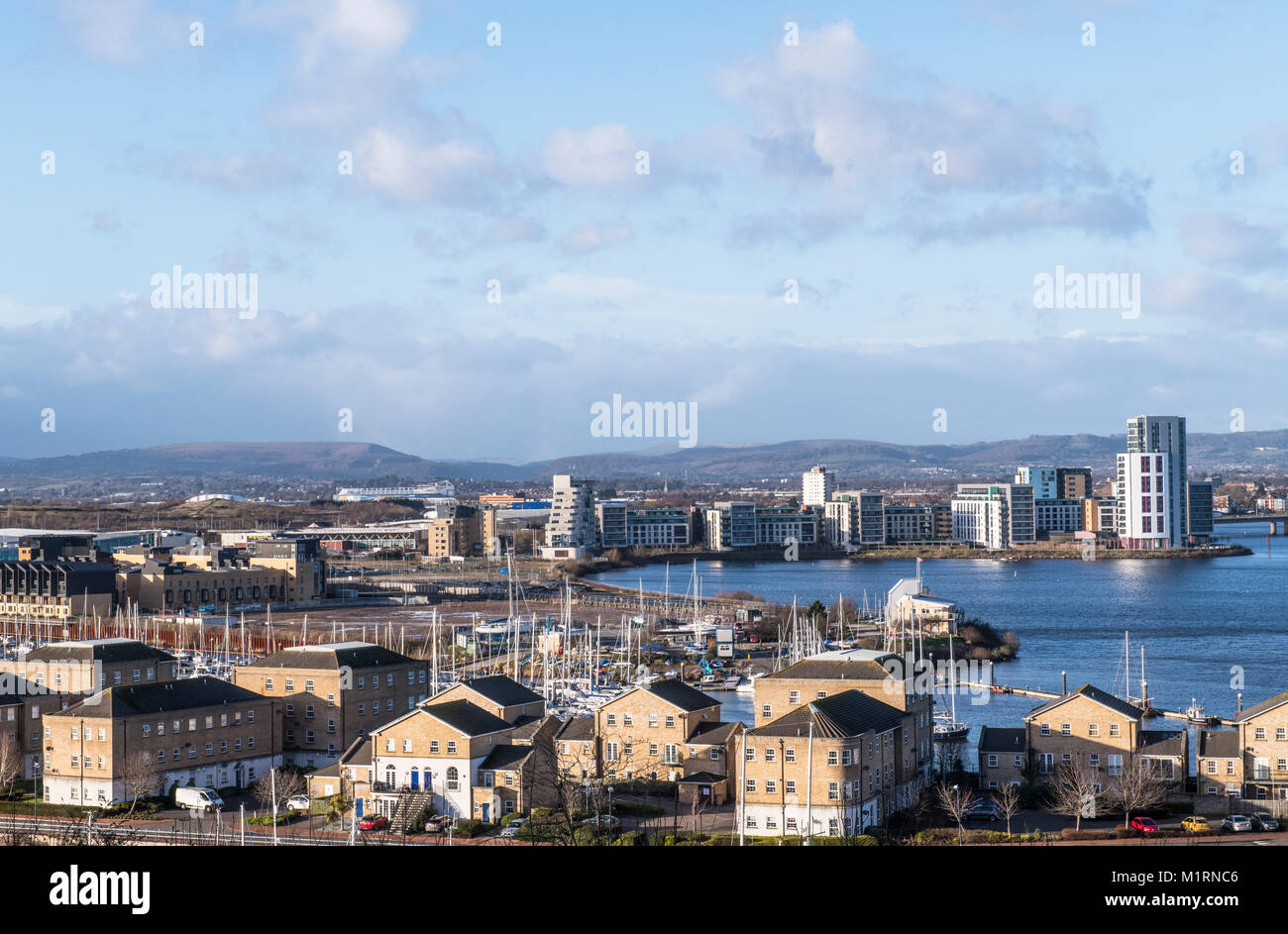 Cardiff Bay Penarth vu de l'autre côté de la rivière Ely, Nouvelle-Galles du Sud Banque D'Images