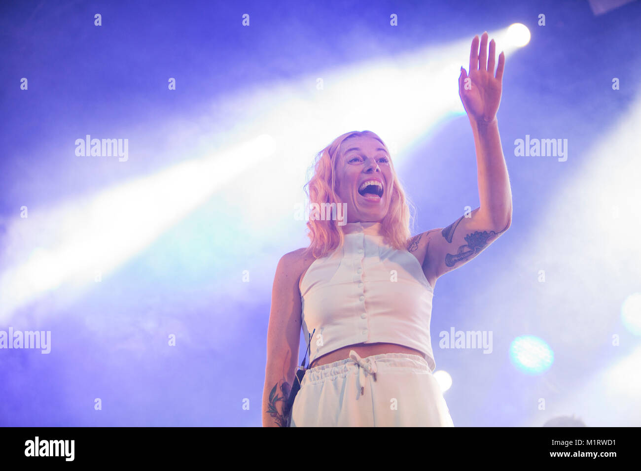 La Norvège, Bergen - 16 juin, 2017. La chanteuse norvégienne, auteur-compositeur et musicien Gabrielle Susanne Solheim Leithaug est mieux connu comme Gabrille et ici effectue un concert lors de la fête de la musique 2017 Bergenfest norvégien de Bergen. Banque D'Images