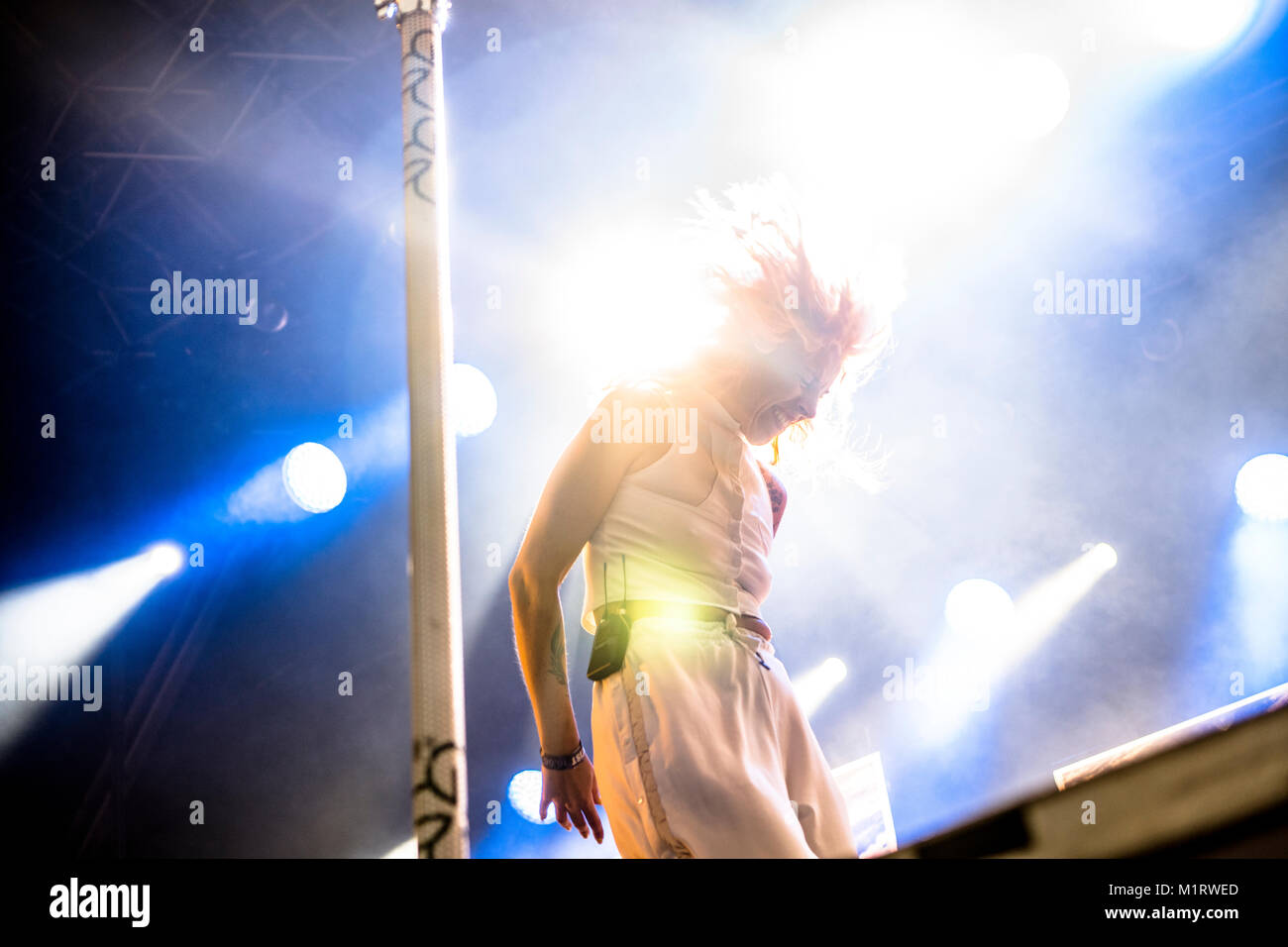 La Norvège, Bergen - 16 juin, 2017. La chanteuse norvégienne, auteur-compositeur et musicien Gabrielle Susanne Solheim Leithaug est mieux connu comme Gabrille et ici effectue un concert lors de la fête de la musique 2017 Bergenfest norvégien de Bergen. Banque D'Images