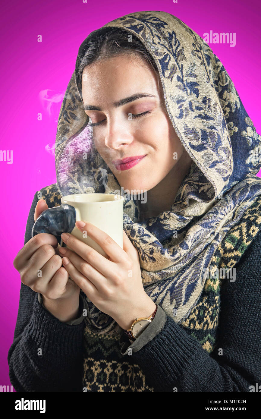 Le doux parfum de sa boisson chaude préférée Banque D'Images