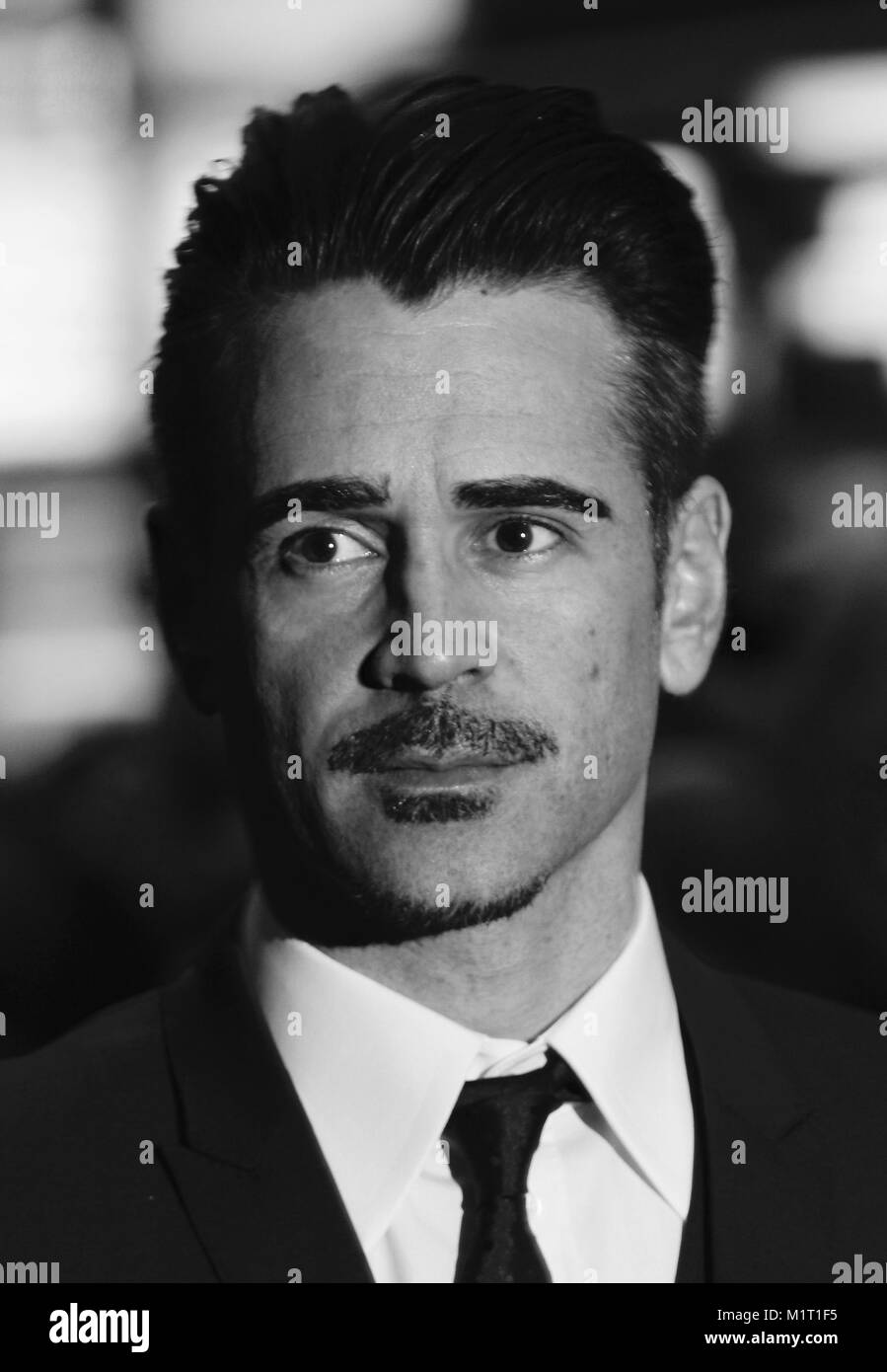 LONDON - OCT 15, 2015 : ( Image ) monochrome altérées à Colin Farrell assiste à la première mondiale du homard, 59e BFI London Film Festival à Londres Banque D'Images