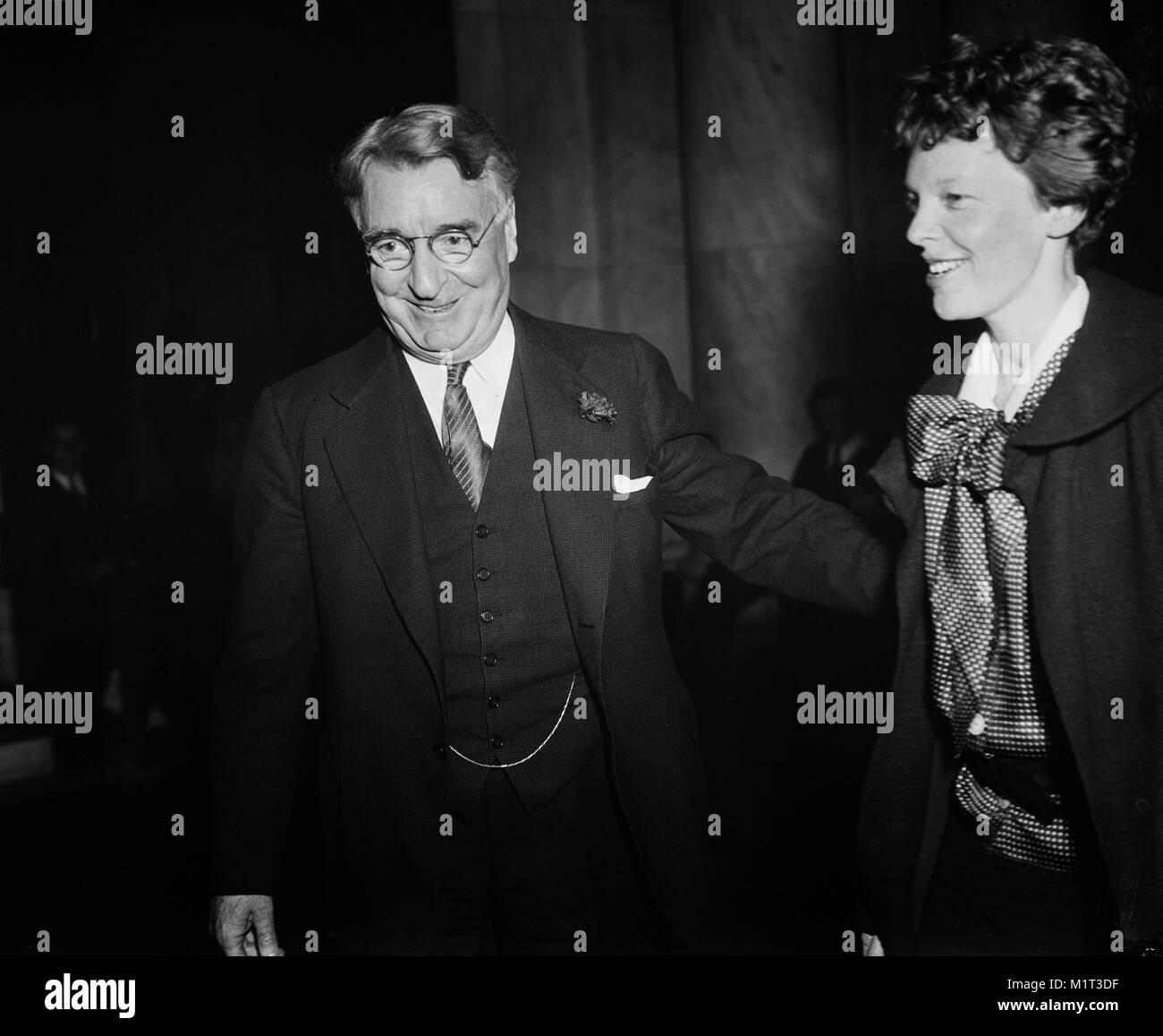 La Sénatrice de New York Roy S. Copeland et Amelia Earhart lors des audiences du Sénat sur la sécurité aérienne, Washington DC, USA, Harris et Ewing, 1936 Banque D'Images
