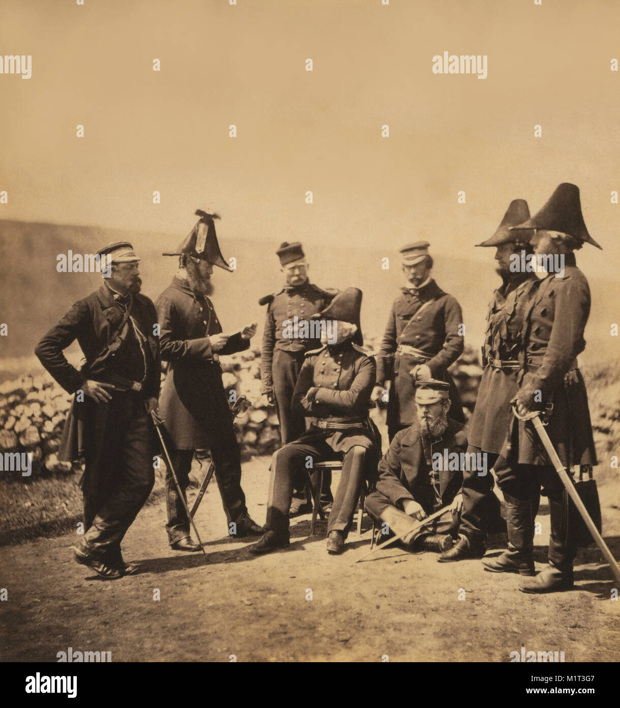 Le Général britannique Sir George Brown et les officiers de son état-major, le Major Edmund Hallewell, le Colonel Studholme Brownrigg, le Colonel James Airey, Capitaines Richard Pearson, William Thomas Markham et Arthur Ponsonby, Portrait, guerre de Crimée, Crimea, Ukraine, par Roger Fenton, 1855 Banque D'Images